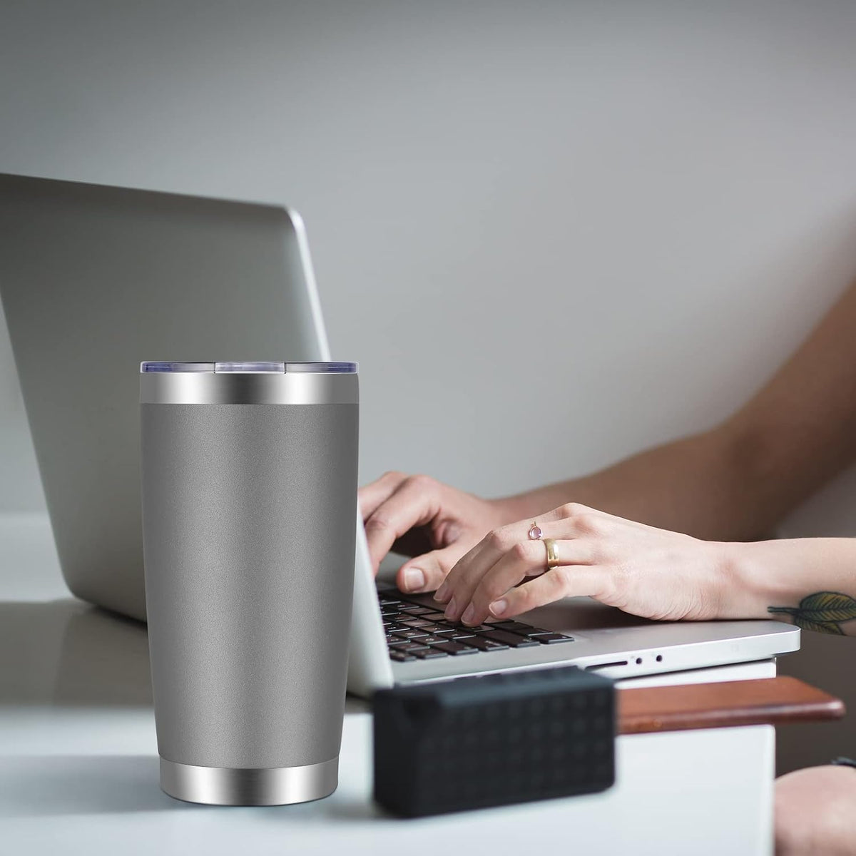 VEGOND 20oz Tumbler with Lid and Straw Stainless Steel Tumbler Cup Bulk Vacuum Insulated Double Wall Travel Coffee Mug Powder Coated Coffee Cup, Grey, 6 Pack