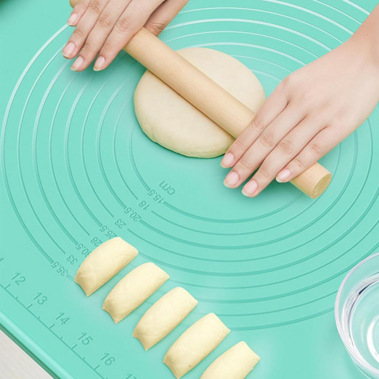 Silicone Pastry Mat 28"*20" Extra Thick Non Stick Baking Mat with Measurement Food Grade Silicone Rolling Dough Mat, Fondant, Pie Crust Mat, Kitchen Mat with Hang Holes, Raised Edge