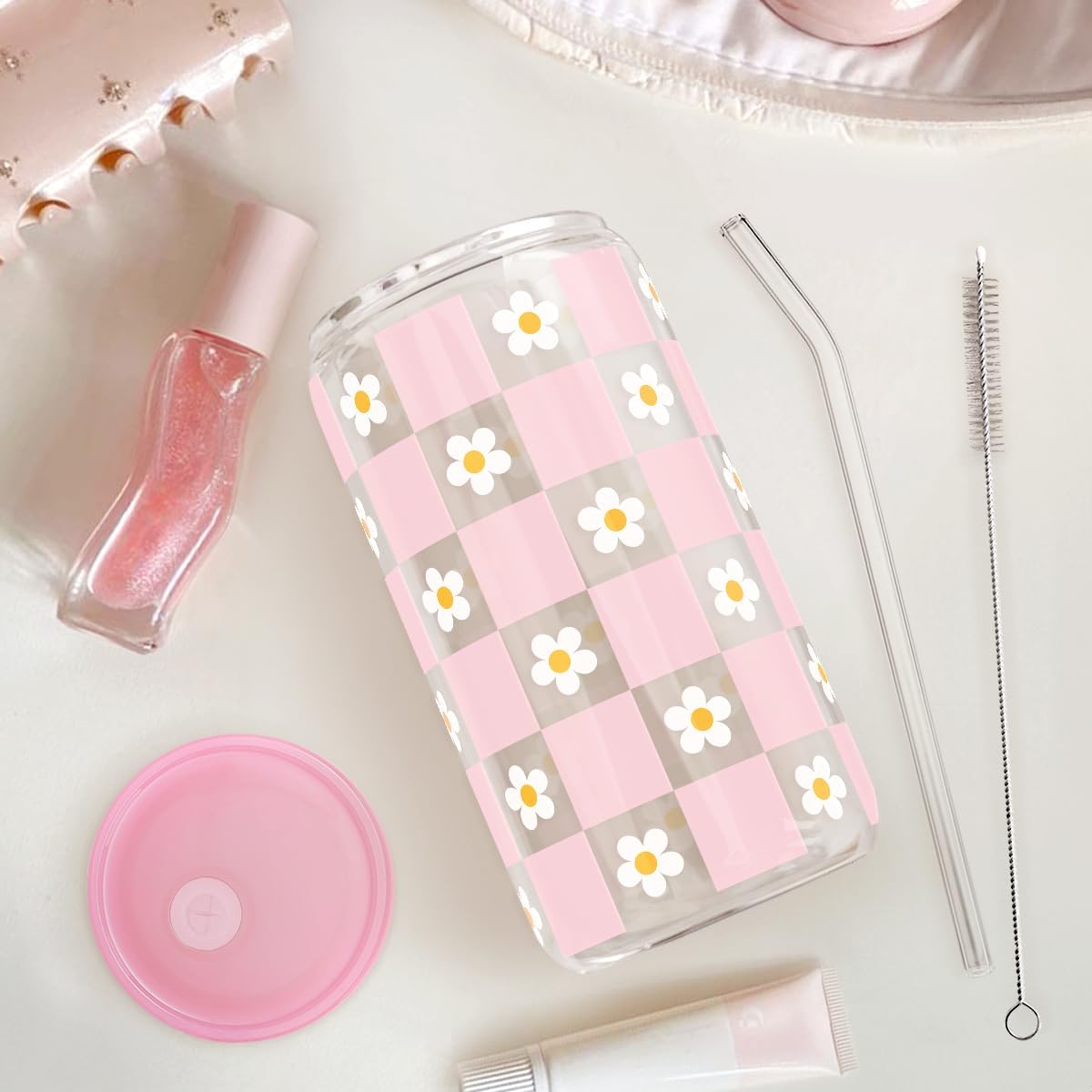 SANDJEST Checkerboard Daisies Glass Can, Floral Checker Cup with Lid &amp; Straw, Iced Coffee Aesthetic Cups, Gift for Christmas Birthday Mother Day, Gifts for Women, 16oz