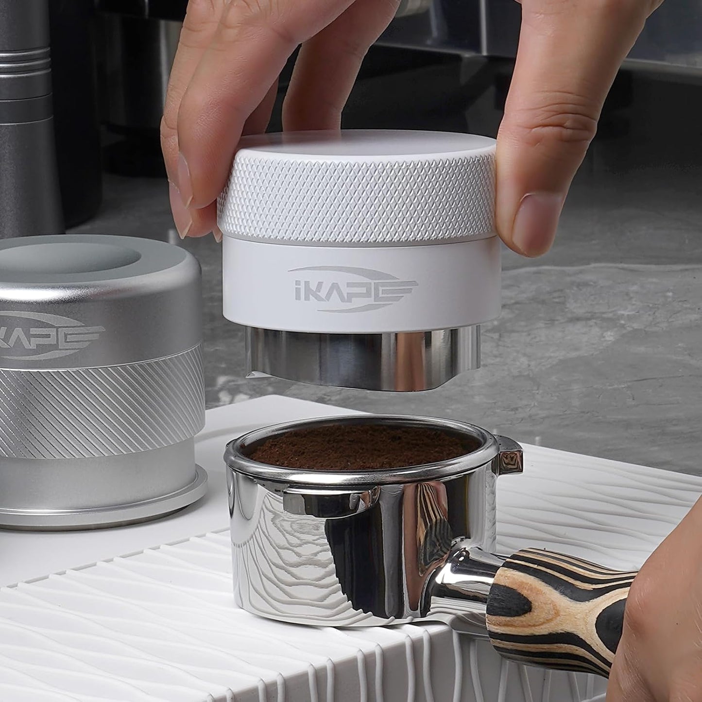 IKAPE 58MM Coffee Distributor, Gravity Adaptive Espresso Distributor Fits All Over 58MM Espresso Portafilter, Compatible with 58.35MM Rancilio Bottomless Portafilter (White)