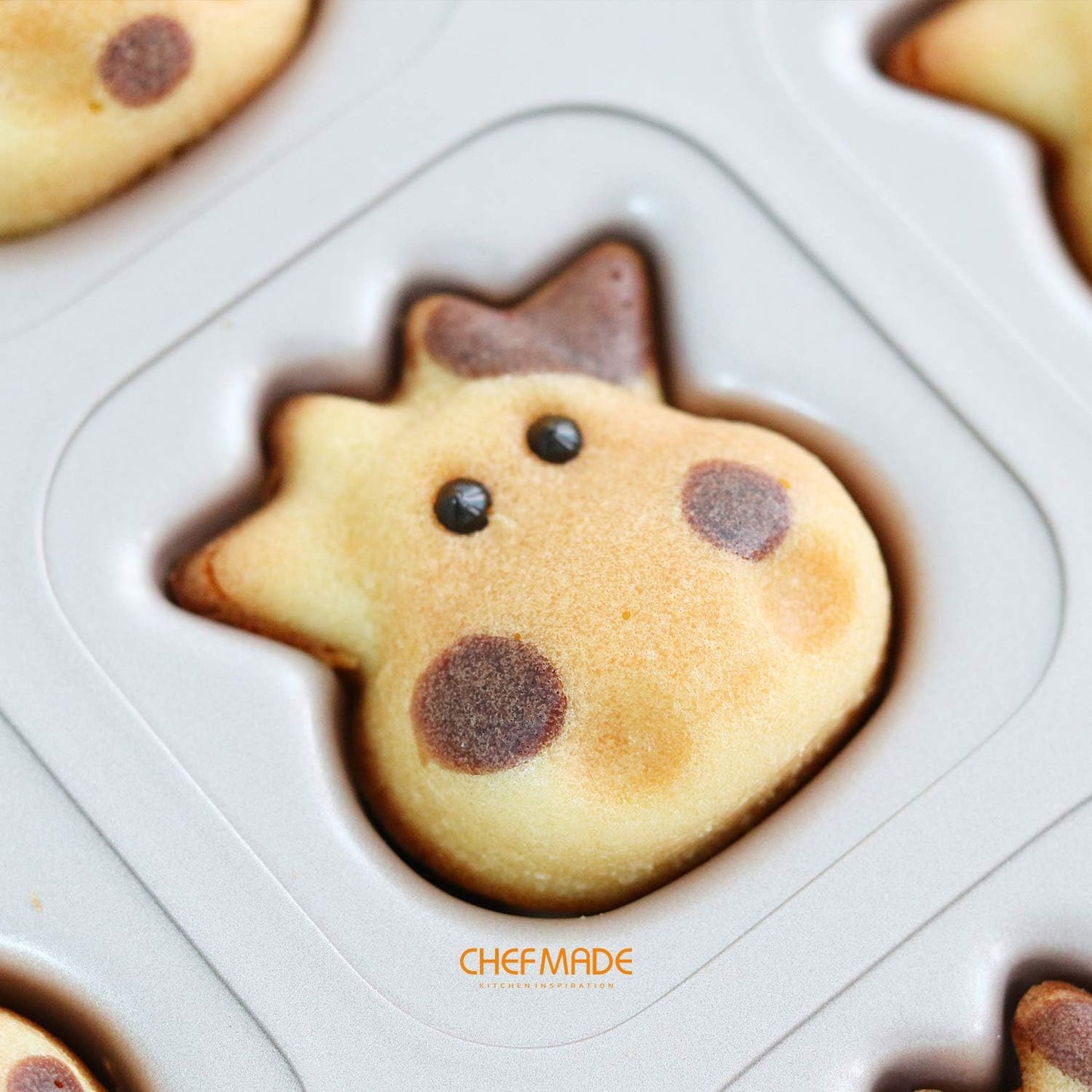 CHEFMADE Cows Cake Pan, 12-Cavity Non-Stick Animal Muffin Bakeware for Oven Baking (Champagne Gold)