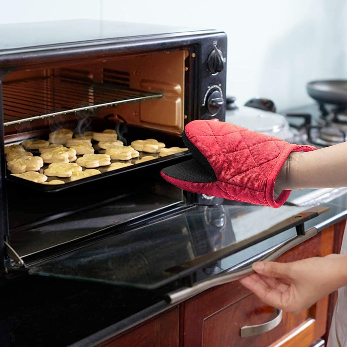 1 Pair Short Oven Mitts, Heat Resistant Silicone Kitchen Mini Oven Mitts for 500 Degrees, Non-Slip Grip Surfaces and Hanging Loop Gloves, Baking Grilling Barbecue Microwave Machine Washable