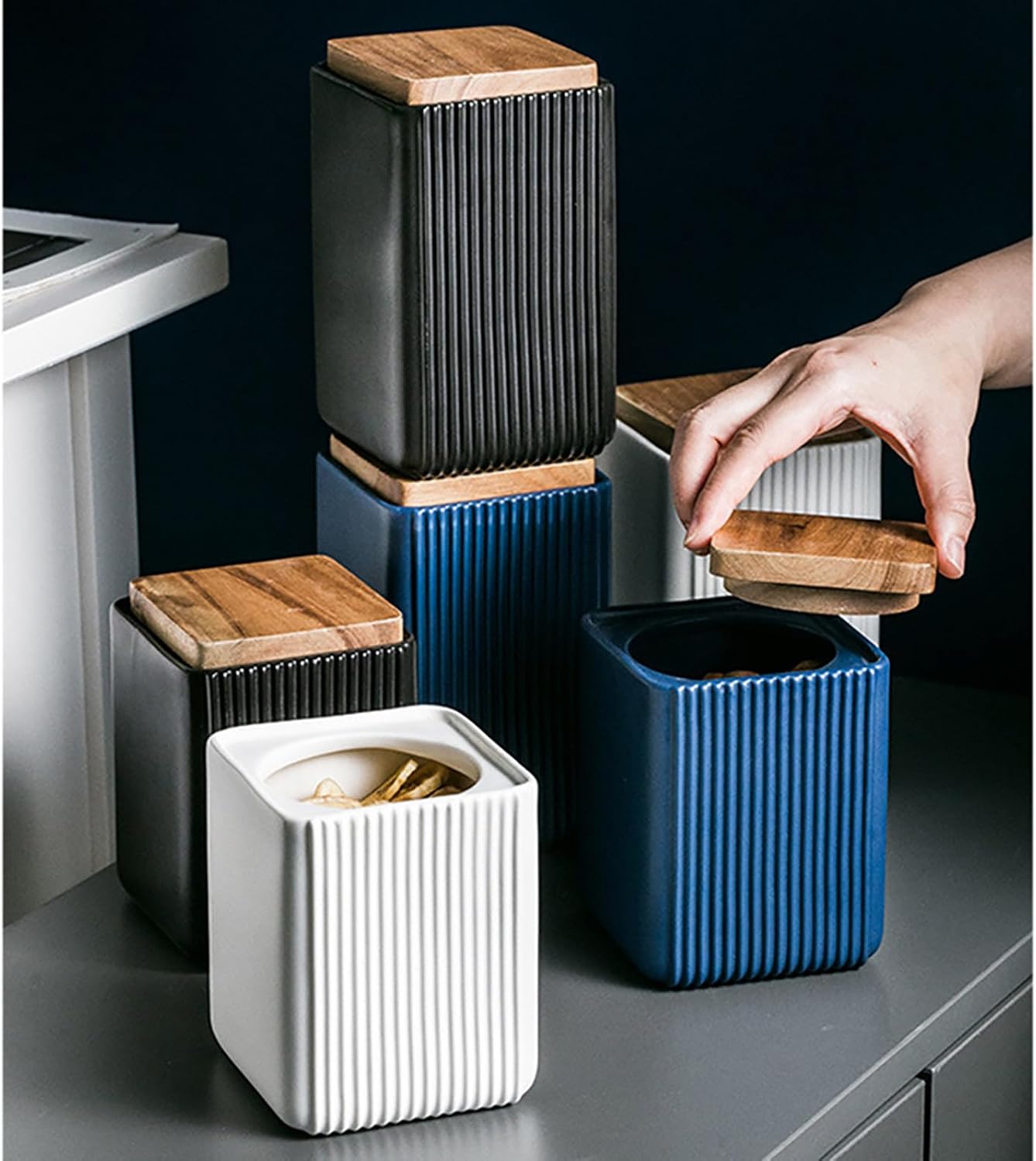 Ceramic Storage Jars Modern Airtight Coffee Canisters With Lid (Black,Large size,17cm*10cm)