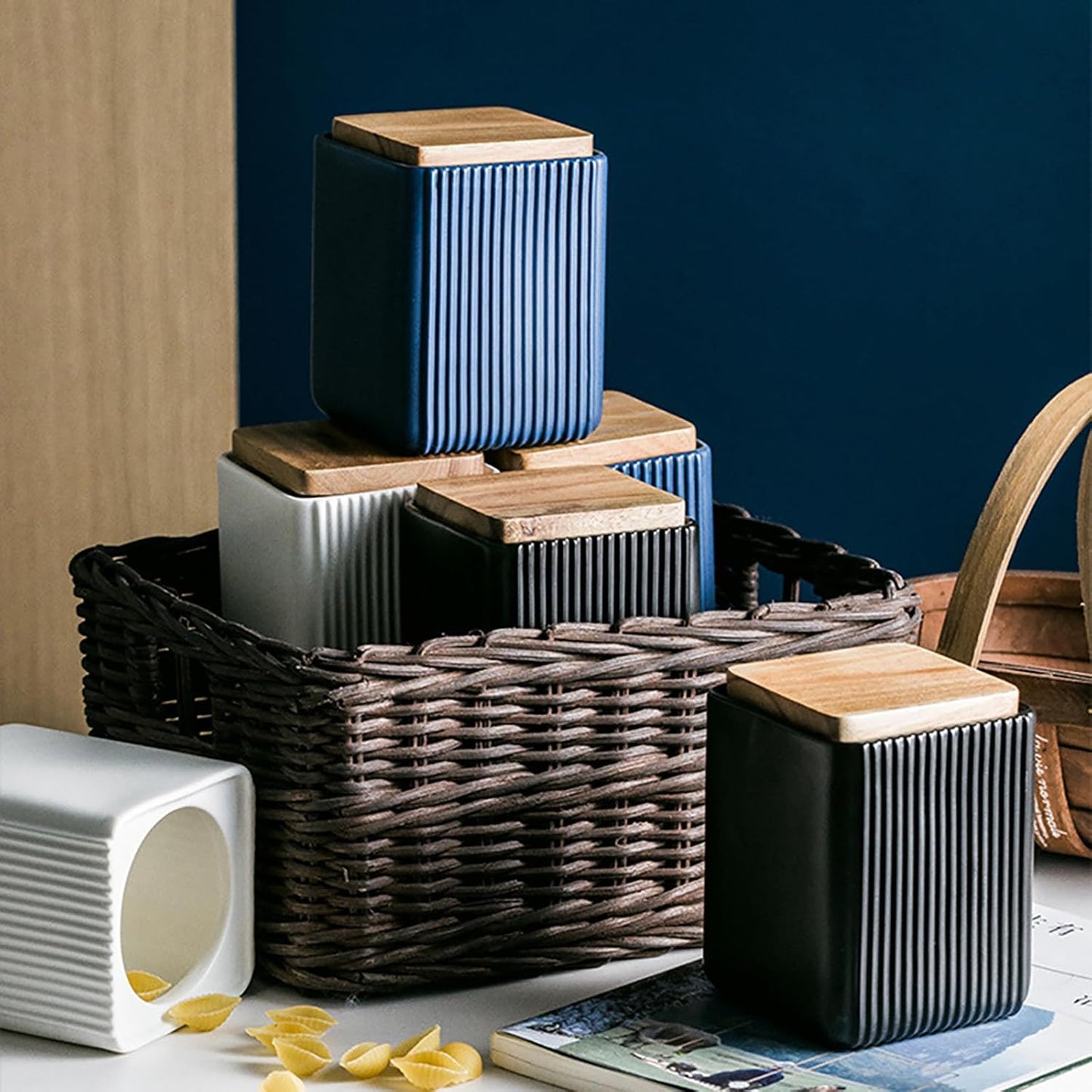 Ceramic Storage Jars Modern Airtight Coffee Canisters With Lid (Black,Large size,17cm*10cm)