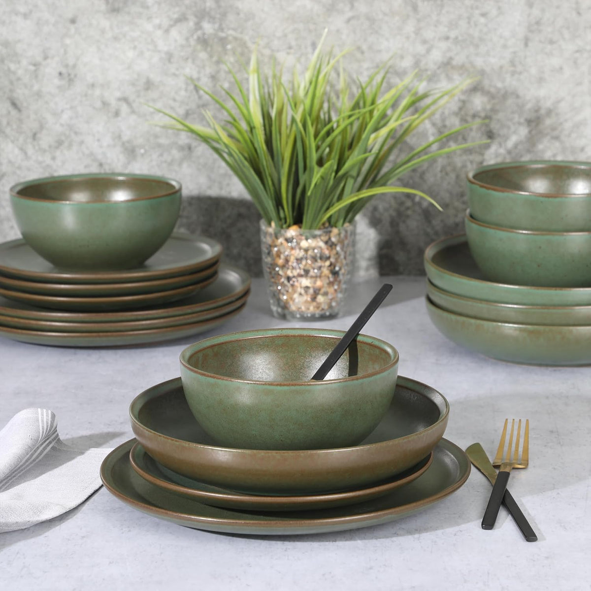 Gibson Elite Beckett Stoneware Matte Reactive Glaze 16 Piece (Service for 4) Plates and Bowls Dinnerware Set - Green