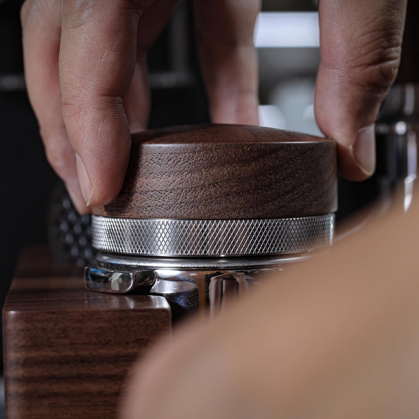 58.5mm Espresso Distributor Walnut Coffee Distribution Tool Adjustable Depth Stainless Steel Espresso Leveler Premium Espresso Machine Accessories For Coffee Bar