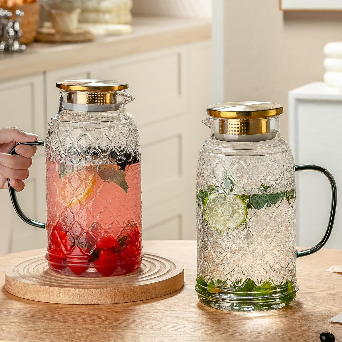 Glass Pitcher with Lid,84 oz/2.5 Liter Vintage Water Pitcher, Clear Borosilicate Glass Water Carafe for Cold Brew, Coffee, Lemonade, Iced Tea, Juice, Beverage, Heat Resistant Water Glass Jug