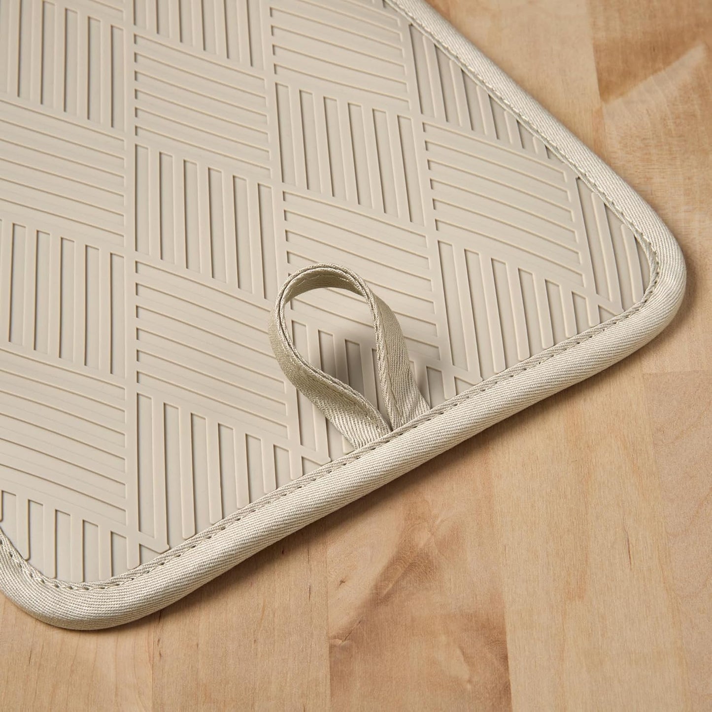 TOWN & COUNTRY BASICS Basketweave Soft Silicone Pot Holder 2-Pack Set, Heat Resistant up to 500F, Flexible Silicone,