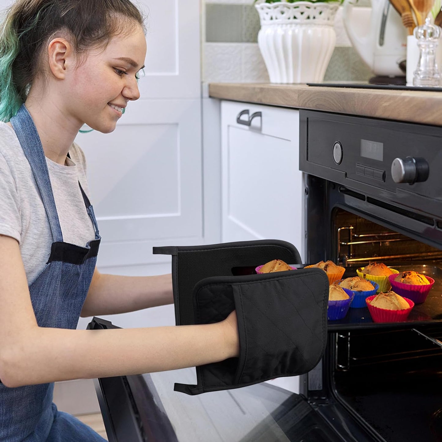2Pcs Cotton and Neoprene Oven Pads Pot Holders with Pocket 8"x8.5" Dual-Function Hot Pad Set for Finger Hand Wrist Protection Heat Resistant to 428°F,Black