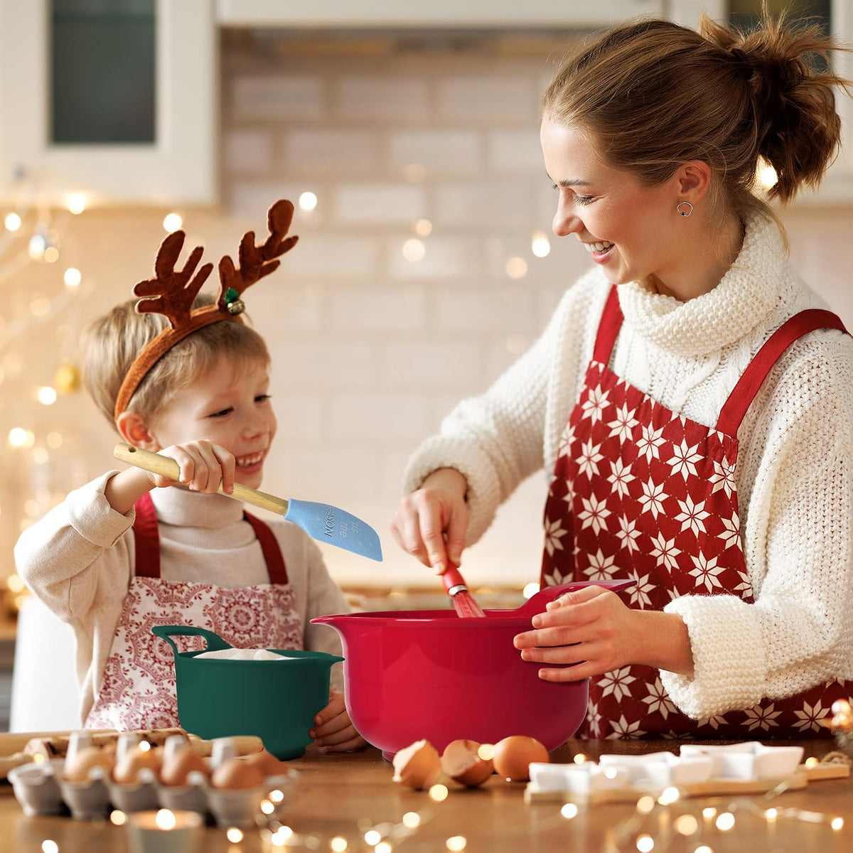 BoxedHome 4 Pack Nesting Mixing Bowl Christmas Set with Pour Spout and Handle, BPA free Microwave &amp; Dishwasher Safe(Christmas colours, 4 Pack with Handle)