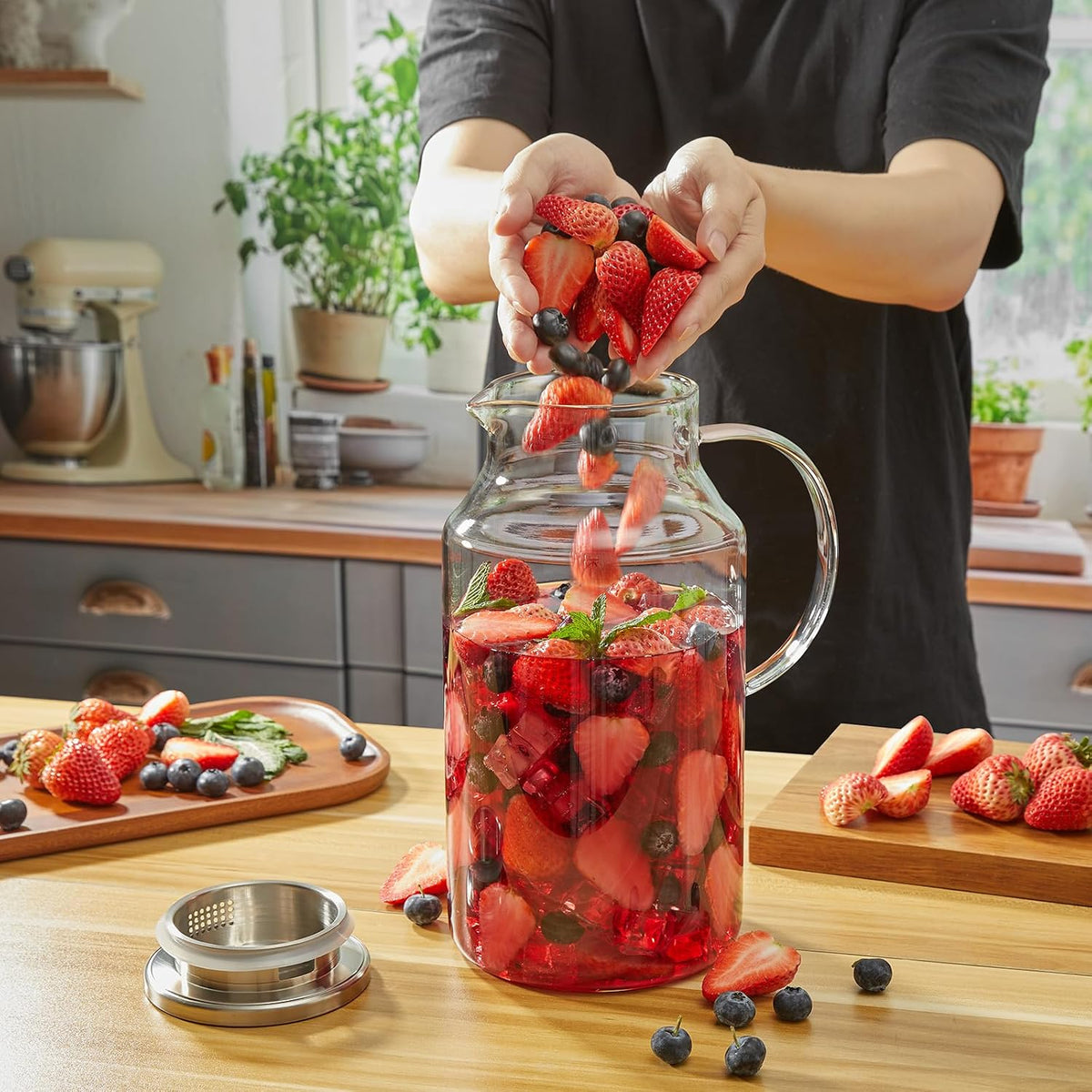 1 Gallon Glass Pitcher with Lid and Handle, Glass Water Carafe for Hot/Cold Water, Large Jug for Iced Tea, Coffee, Juice and Homemade Beverage
