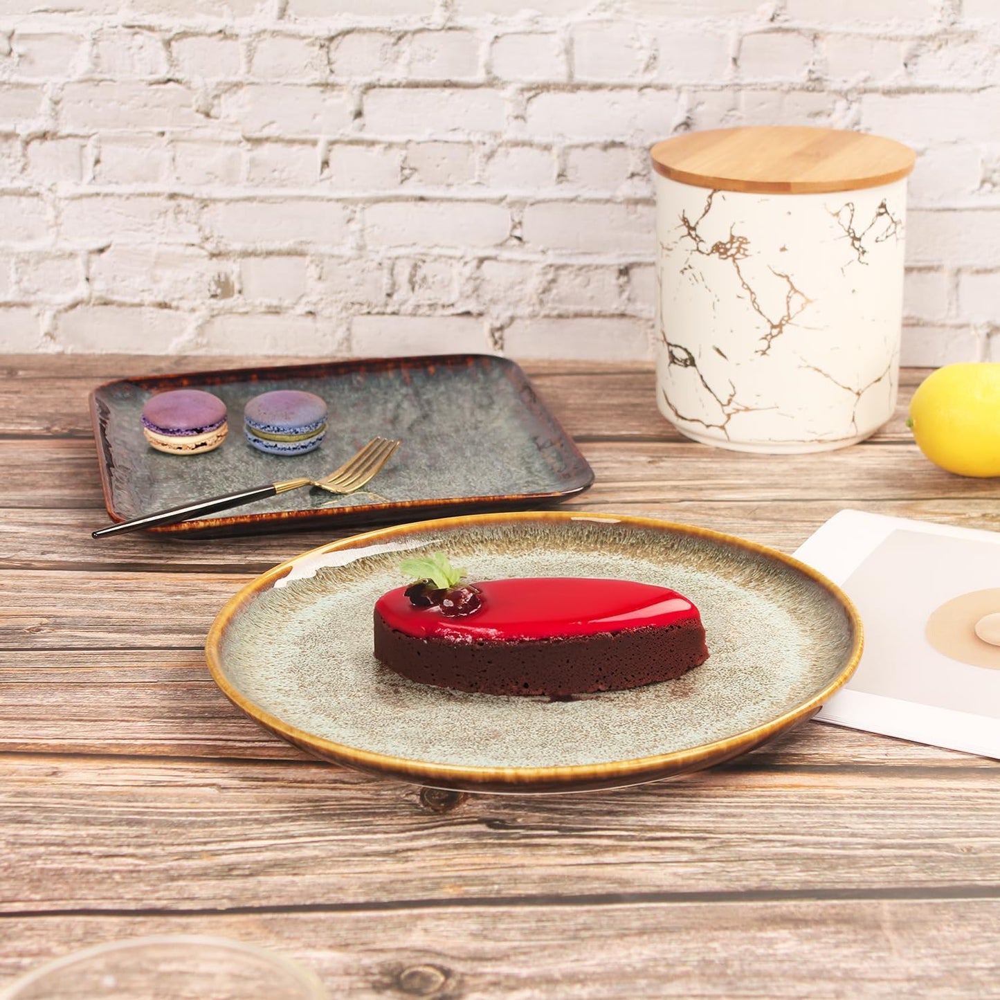 Ceramic Dinner Plates Dish Set,Set of 4,for Lunch snacks -Microwave Oven &amp; Dishwasher Safe,Scratch Resistant,Dinnerware Kitchen Porcelain Serving Dishes 10 Inch Round