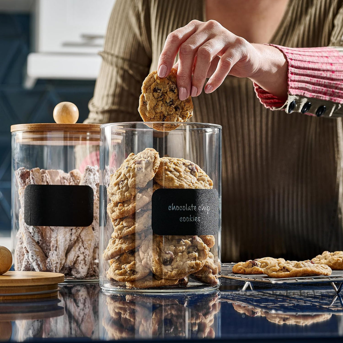 Le'raze Set of 2 Glass Canisters for Kitchen Counter with Airtight Bamboo Lids + Marker &amp; Labels - 68oz. Large Cookie Jars Wooden Lid, Food Storage Containers Pantry, Flour, Sugar, Pasta, Candy.