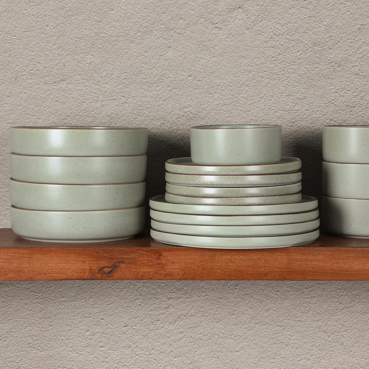 Gibson Elite Gelston Stoneware Matte Reactive Glaze 16 Piece (Service for 4) Plates and Bowl Dinnerware Set - Green