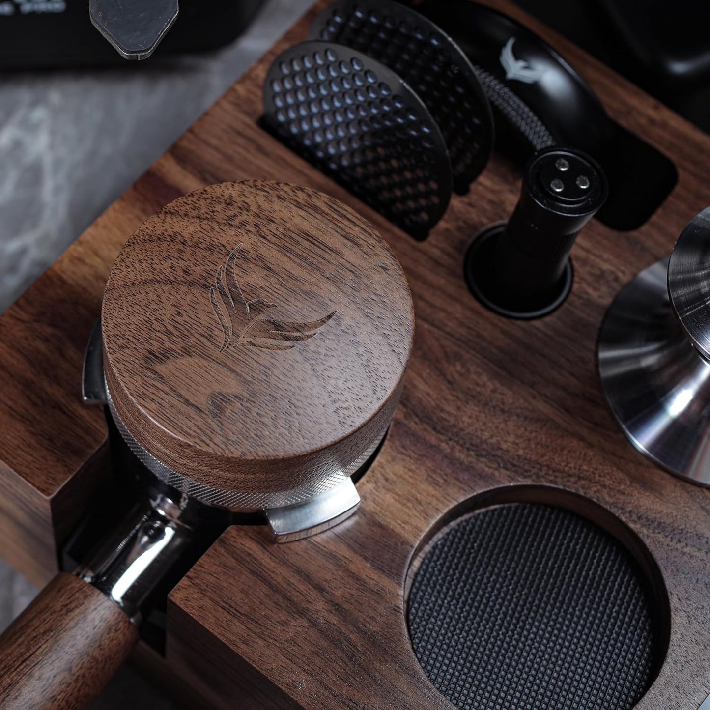 58.5mm Espresso Distributor Walnut Coffee Distribution Tool Adjustable Depth Stainless Steel Espresso Leveler Premium Espresso Machine Accessories For Coffee Bar
